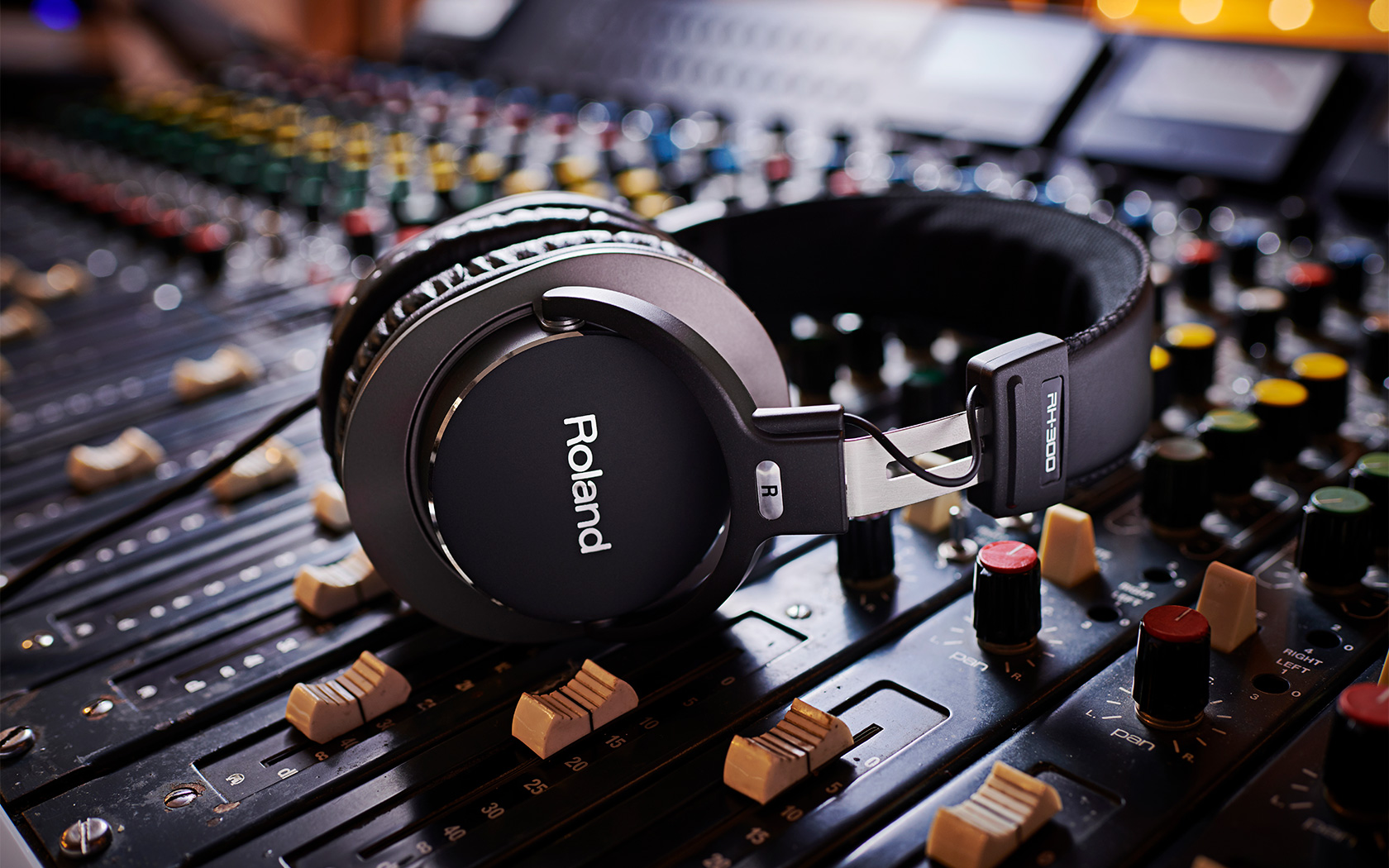 RH-300 Monitor Headphones - Image 4